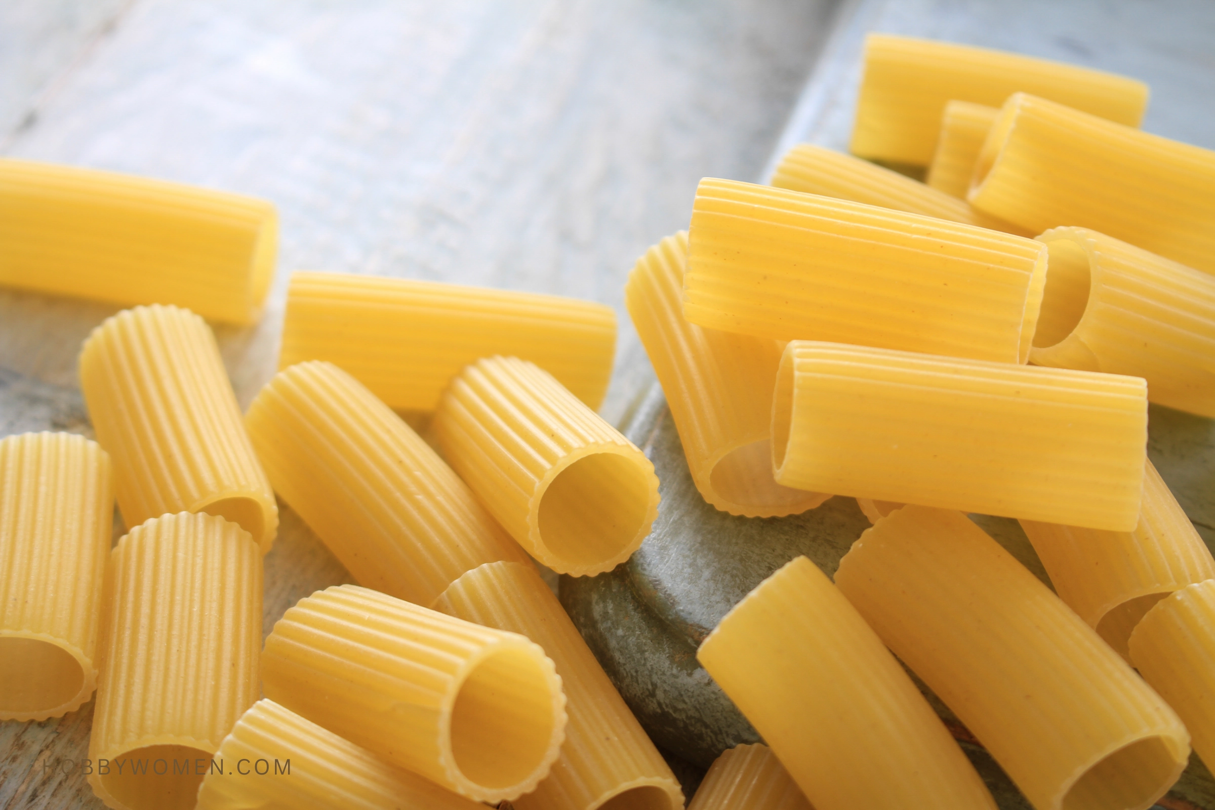 how to dye pasta with acrylic paint